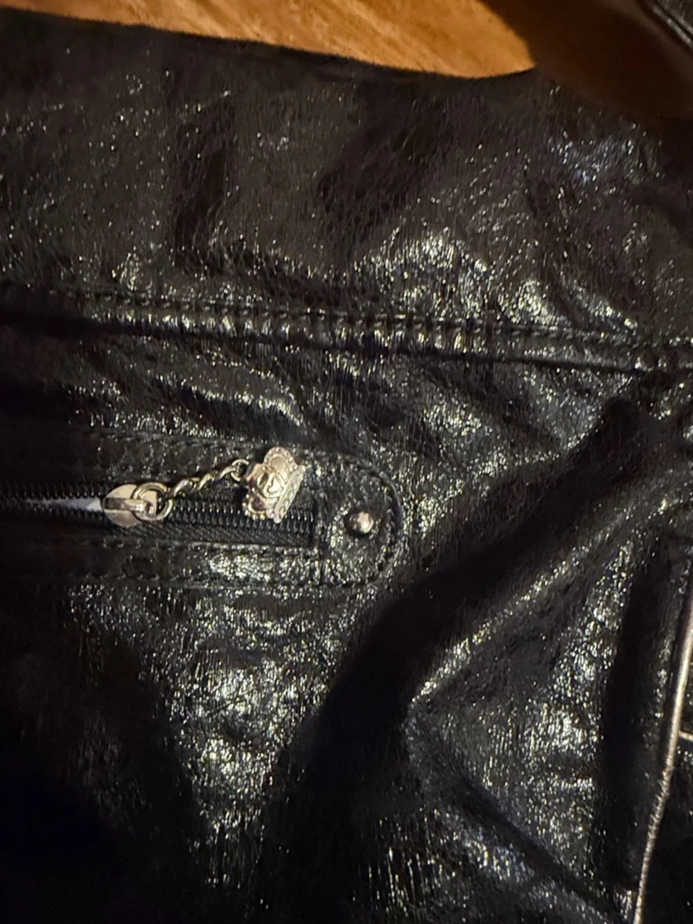 Kathy Van Zeeland Black Pleated Shoulder Bag with Silver Crest - Picture 3 of 7